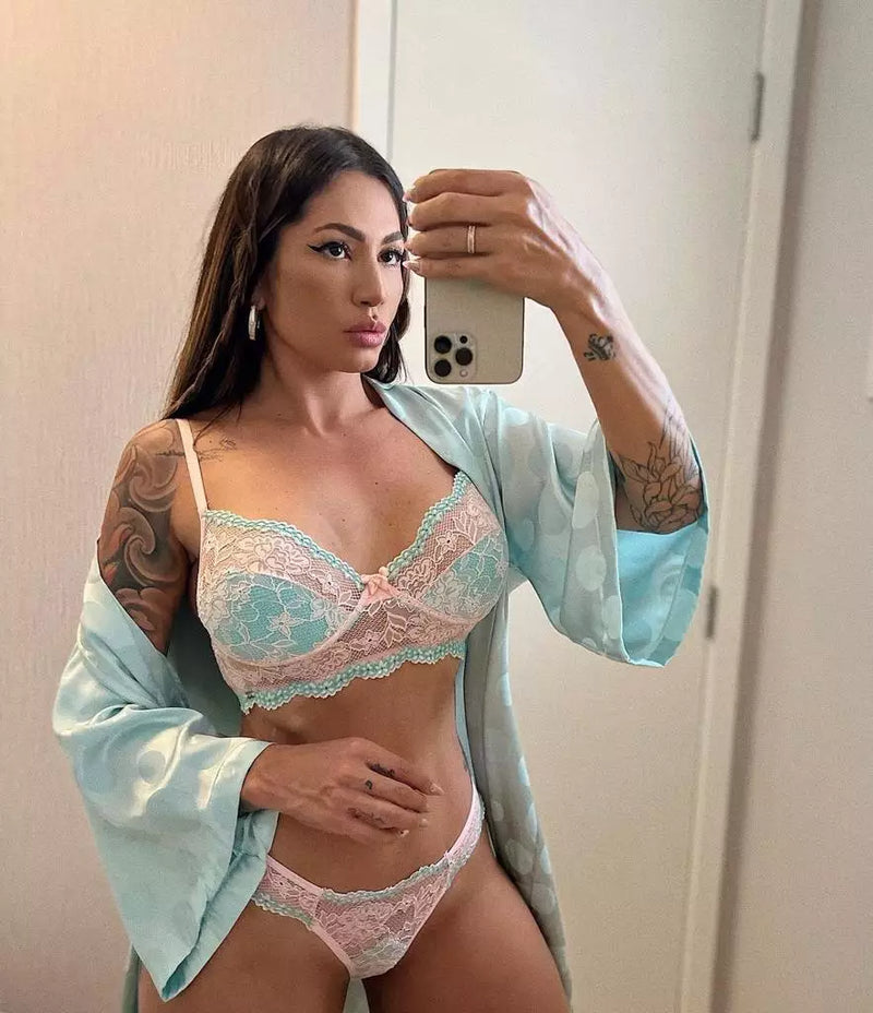 Cropped Belle